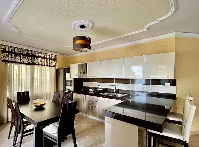 アパート In Durres Elio *